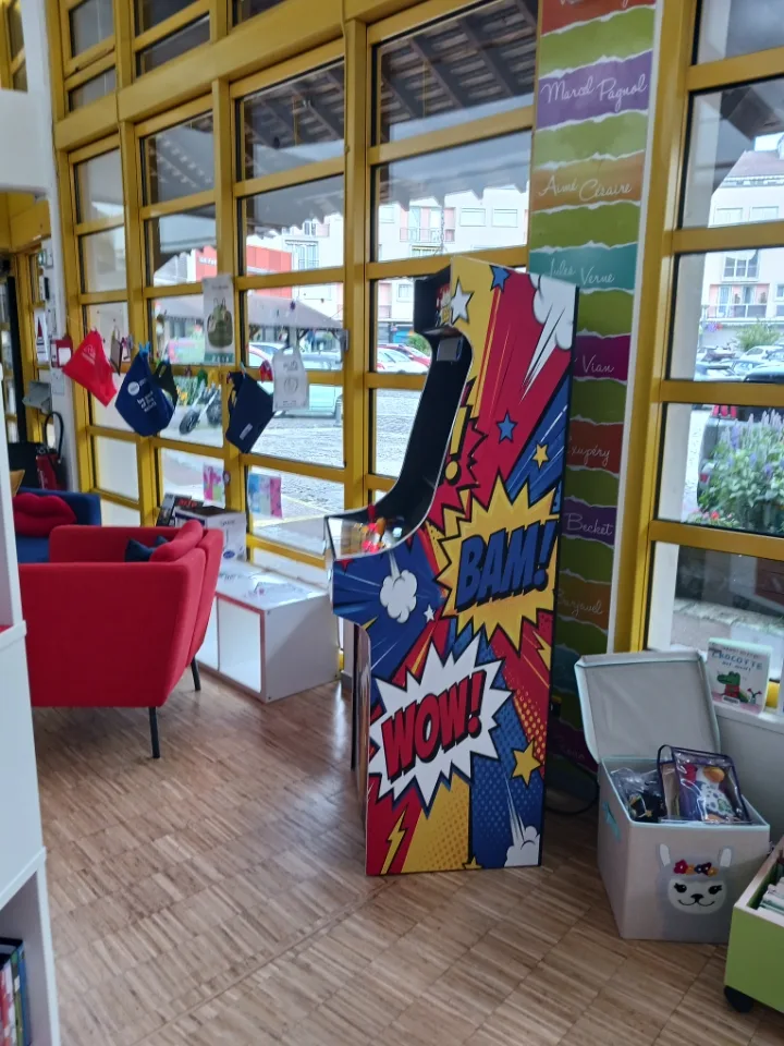 Borne livré à la médiathèque de Caudebec